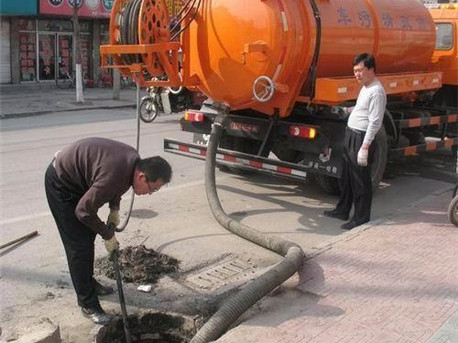 石龙镇清掏化粪池，健康生活从这里开始
